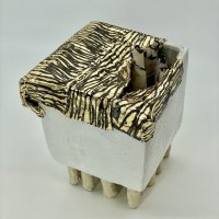 Einblick (Keramik, Blei vergoldet, 25 x 15 x 15 cm)